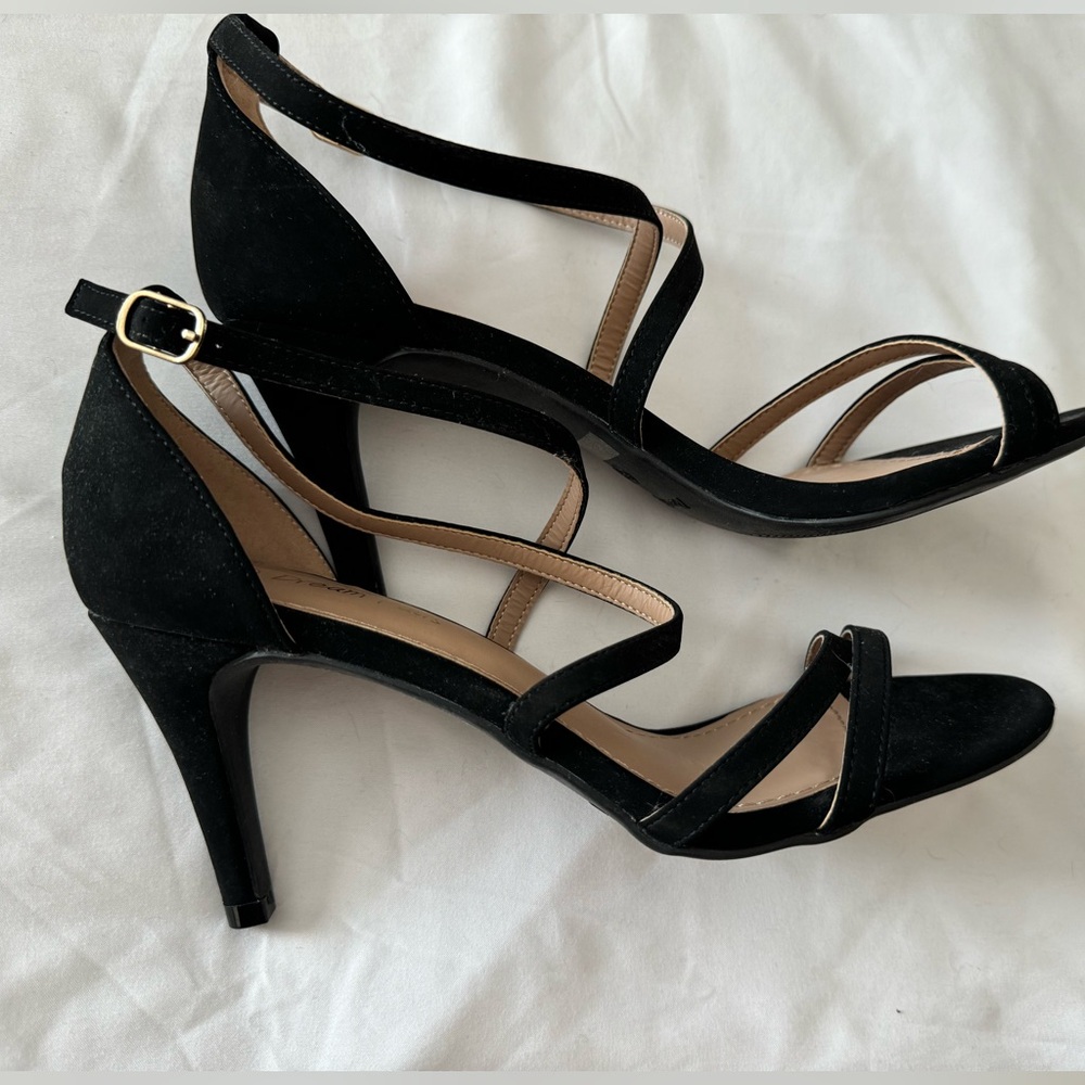 Dream Paris open toe strappy heels. Size 8.5. 3.5 inch heel. Never worn